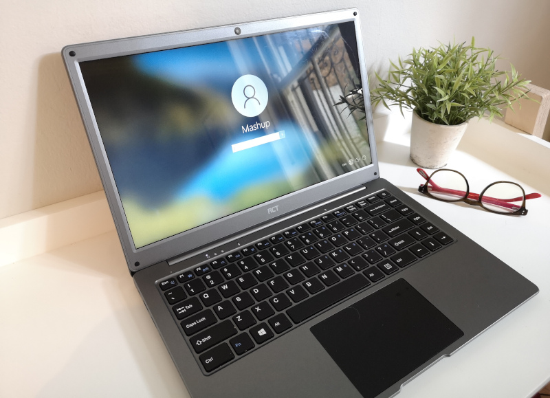 RCT Zea 2 laptop
